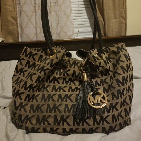 Michael Kors Handbags - Michael Kors Purse Michael Kors Handbags - Michael Kors Purse